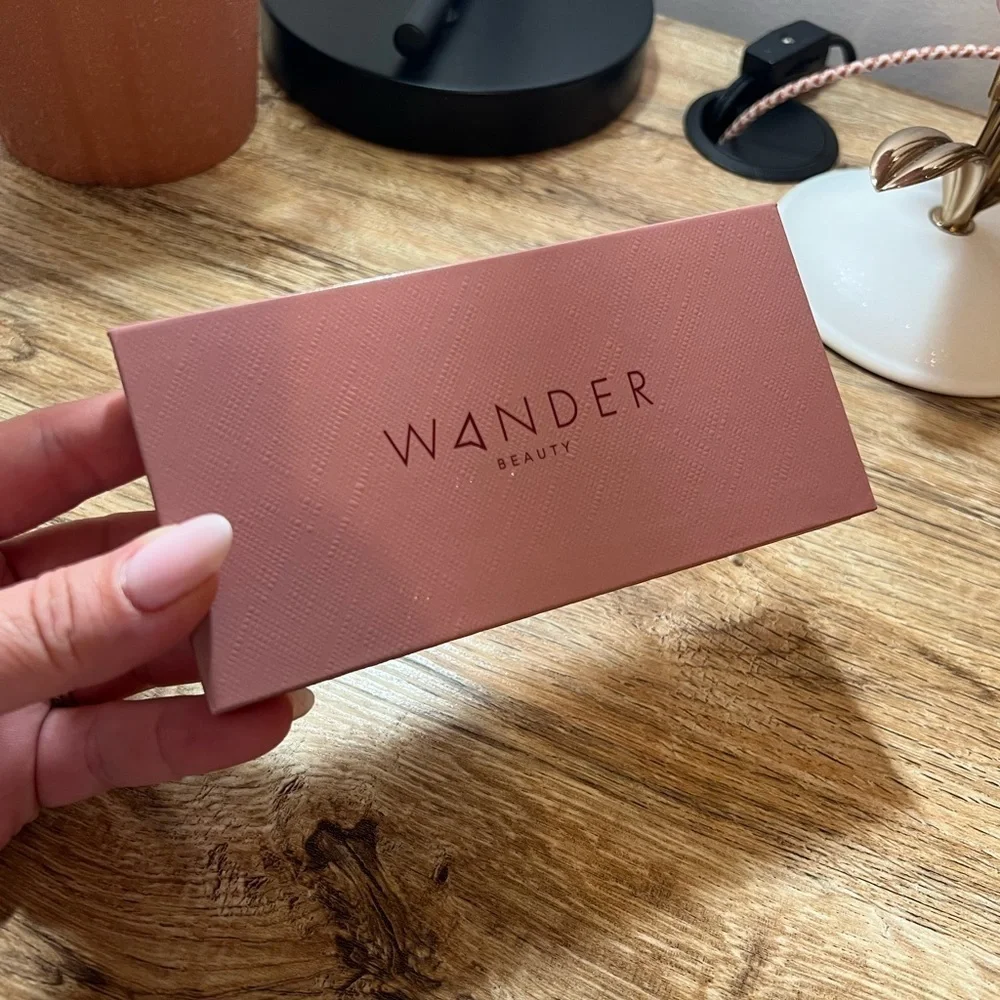 WANDER BEAUTY • GETAWAY • EYE AND FACE PALETTE